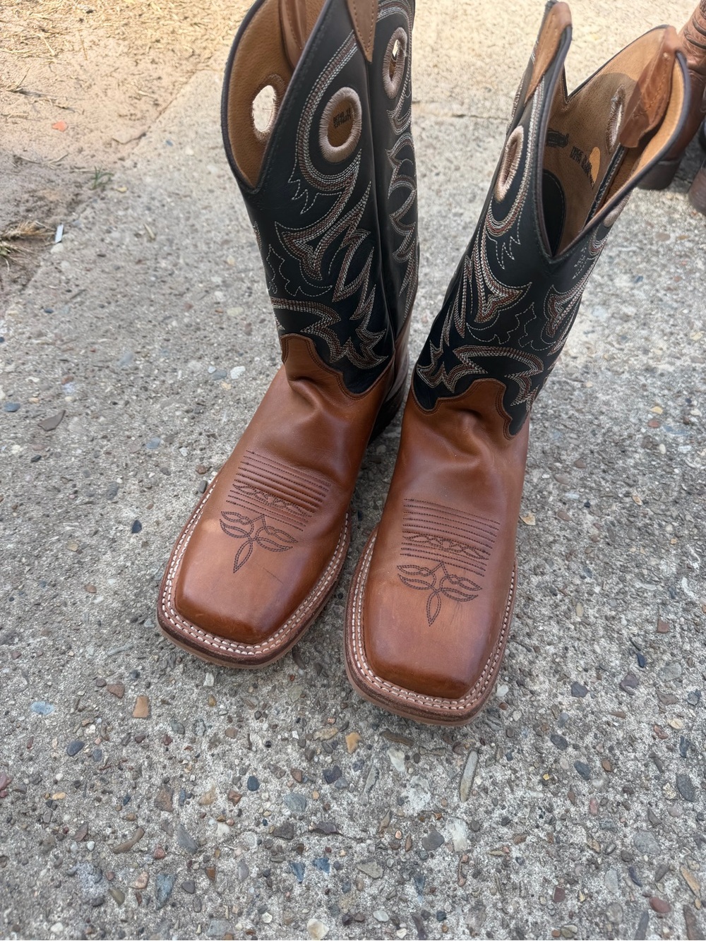 Justin Boots Brown Foot with Black Shaft Embroidered Western Cowboy Boots